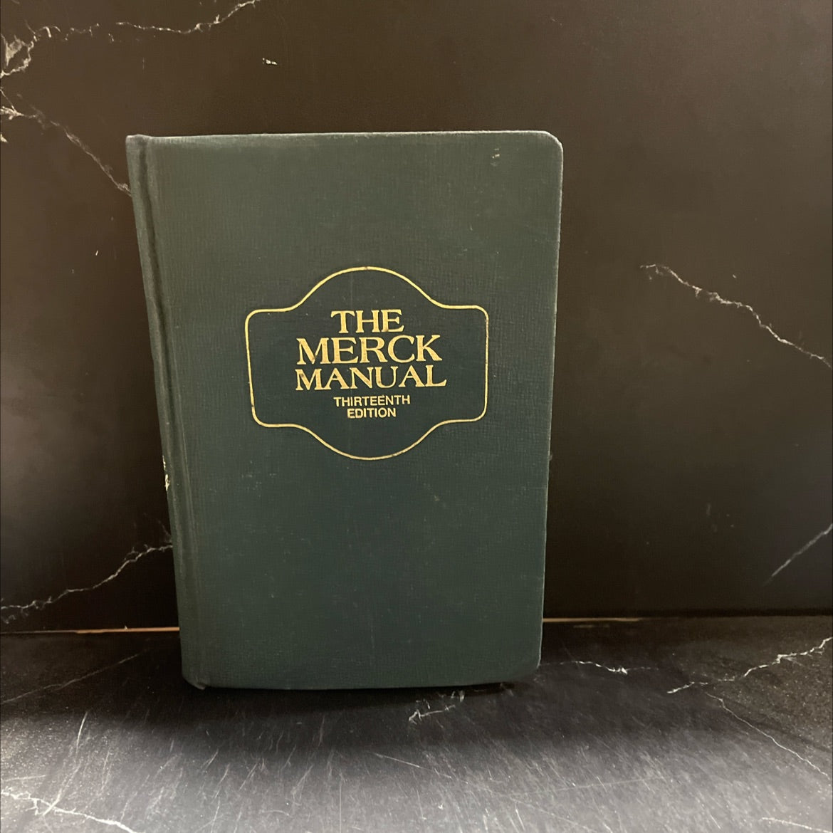 the merck manual of diagnosis and therapy book, by Robert Berkow, M.D., 1977 Hardcover image 1