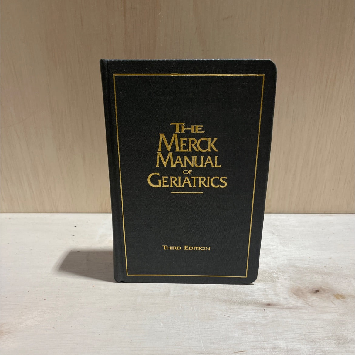 the merck manual of geriatrics book, by mark h. beers, m.d. and robert berkow, m.d., 2000 Hardcover image 1