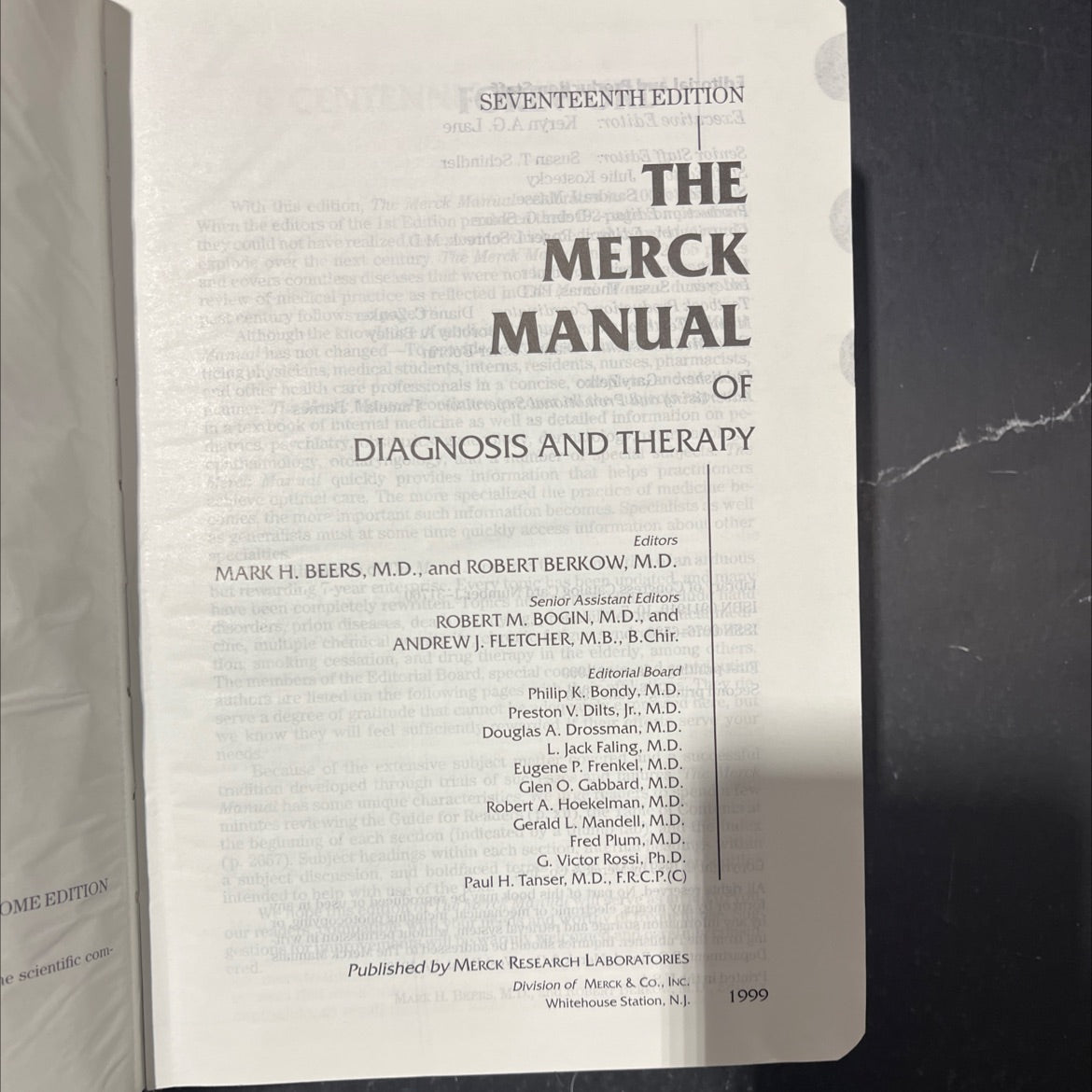 the merck manual book, by mark h. beers, m.d. and robert berkow, m.d., 1999 Hardcover image 2