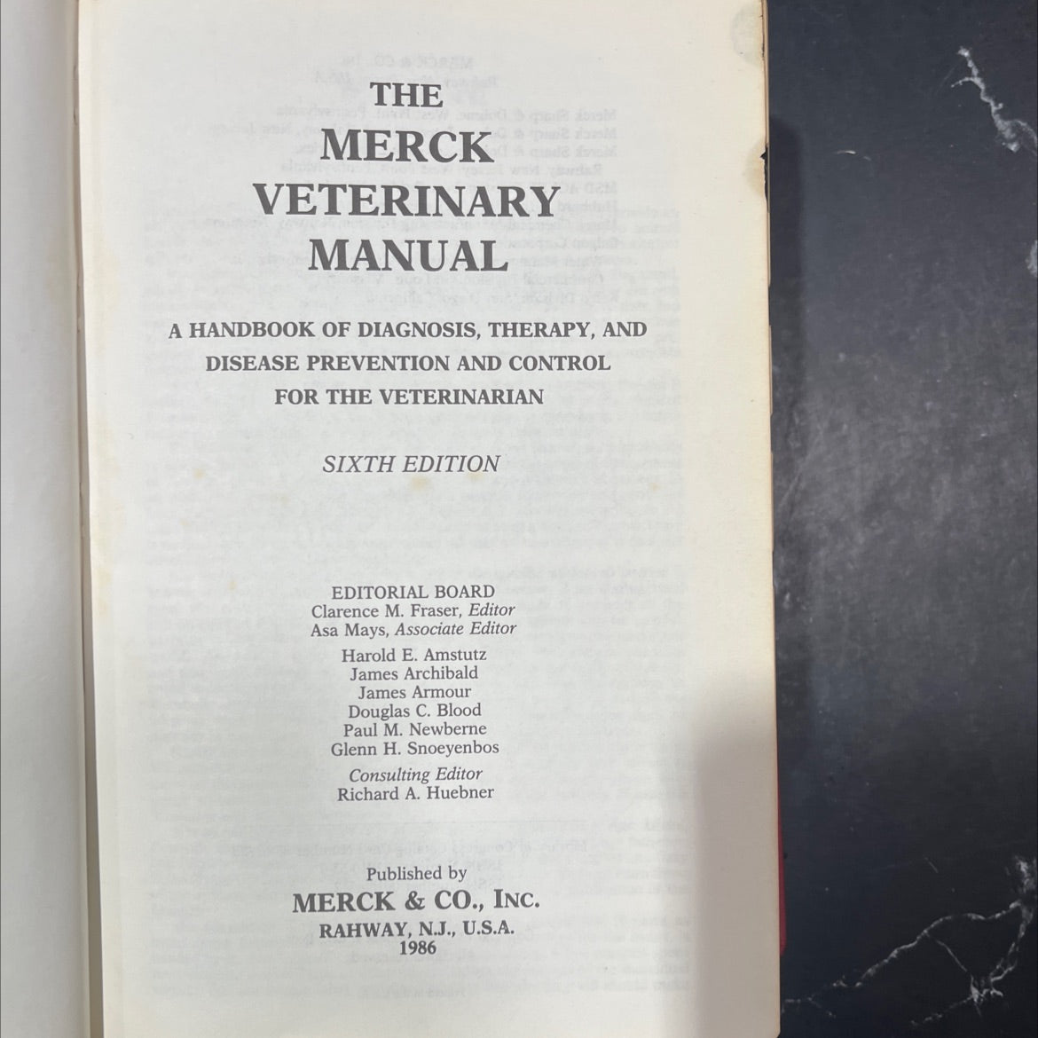 the merck veterinary manual book, by Clarence M. Fraser, 1986 Hardcover image 3