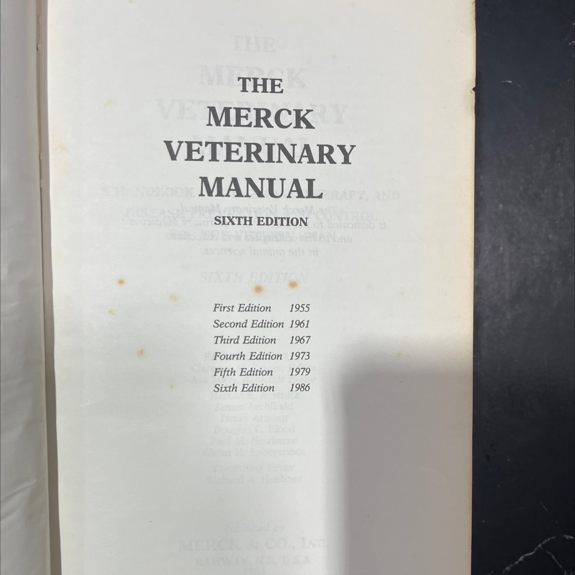 the merck veterinary manual book, by Clarence M. Fraser, 1986 Hardcover image 2