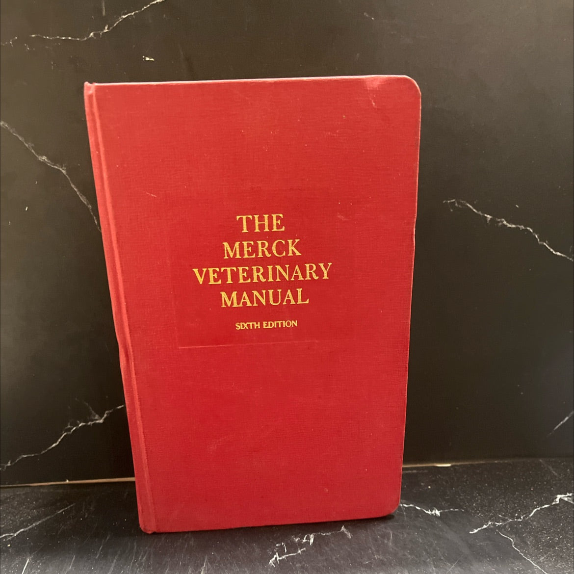 the merck veterinary manual book, by Clarence M. Fraser, 1986 Hardcover image 1