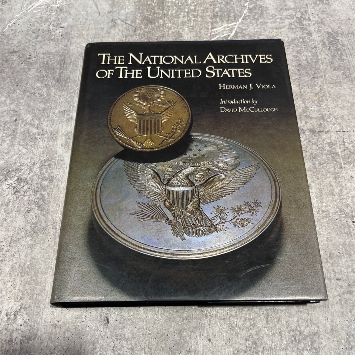 the national archives of the united states book, by herman j. viola, 1984 Hardcover image 1