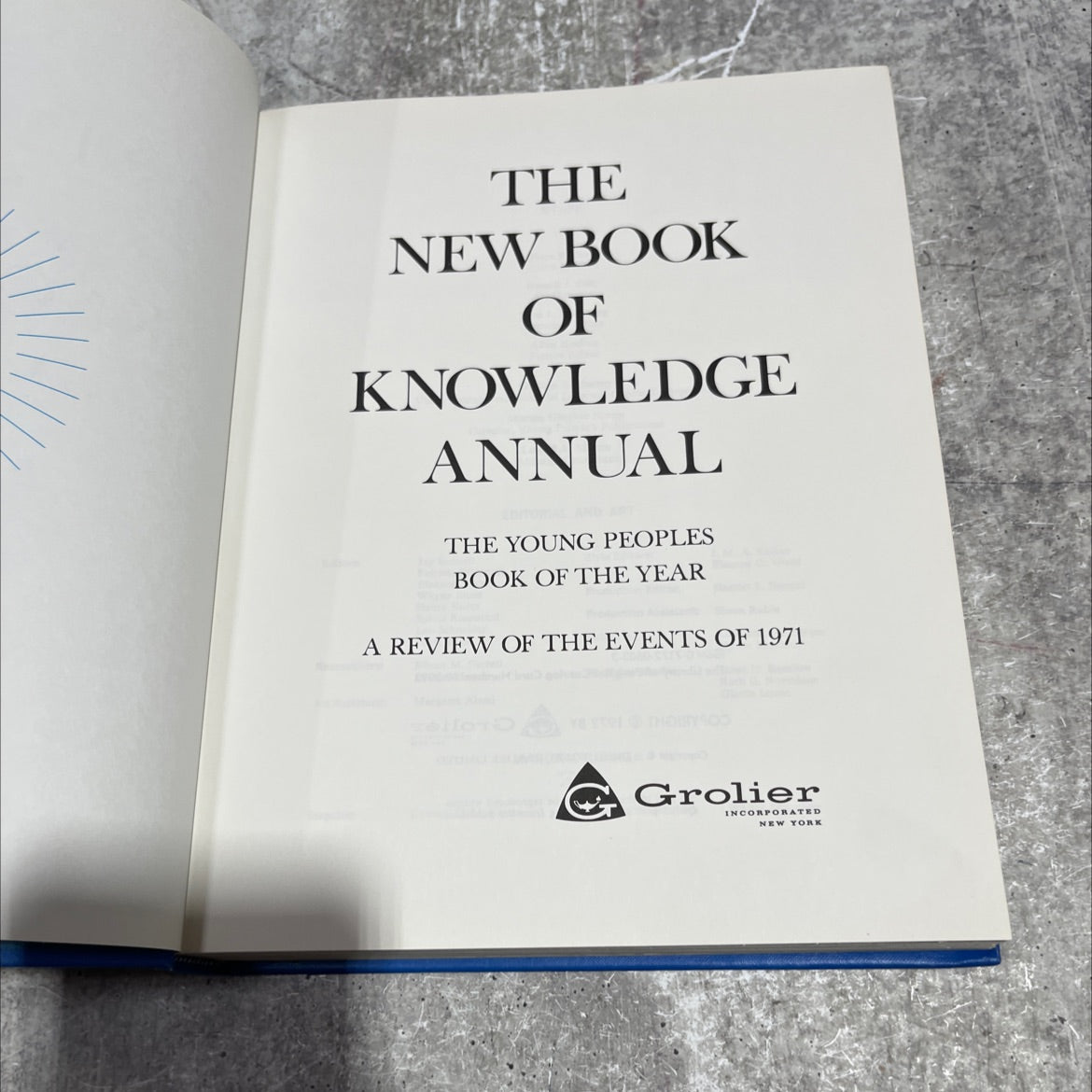 the new book of knowledge annual the young peoples book of the year a review of the events of 1971 book, by grolier image 2