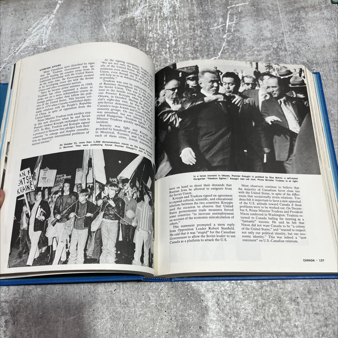 the new book of knowledge annual the young peoples book of the year a review of the events of 1971 book, by grolier image 4