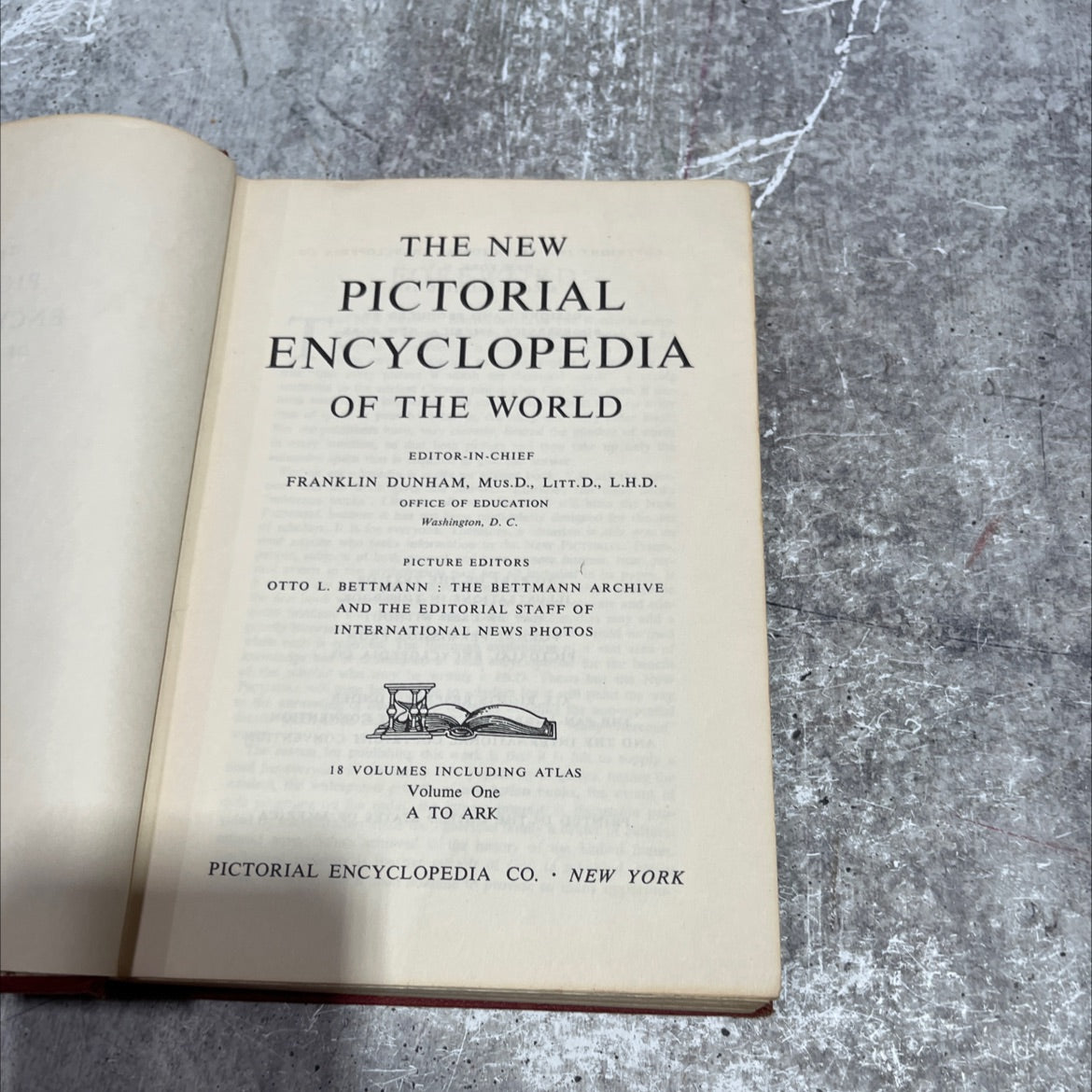 the new pictorial encyclopedia of the world book, by franklin dunham, 1955 Hardcover image 2