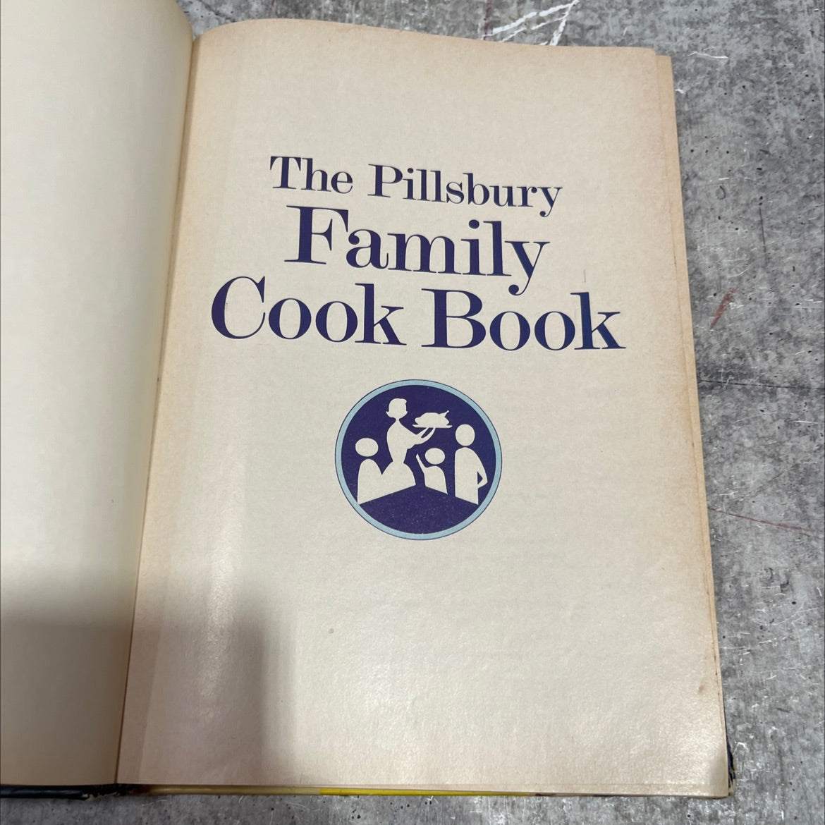 the pillsbury family cook book book, by unknown, 1970 Hardcover image 2