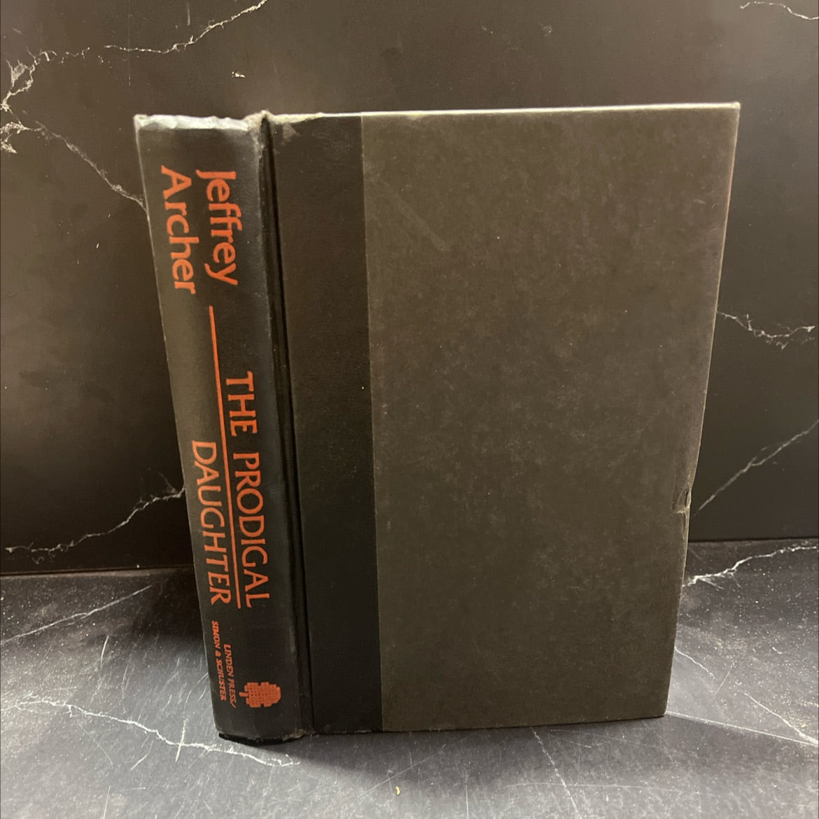 the prodigal daughter book, by jeffrey archer, 1982 Hardcover image 1