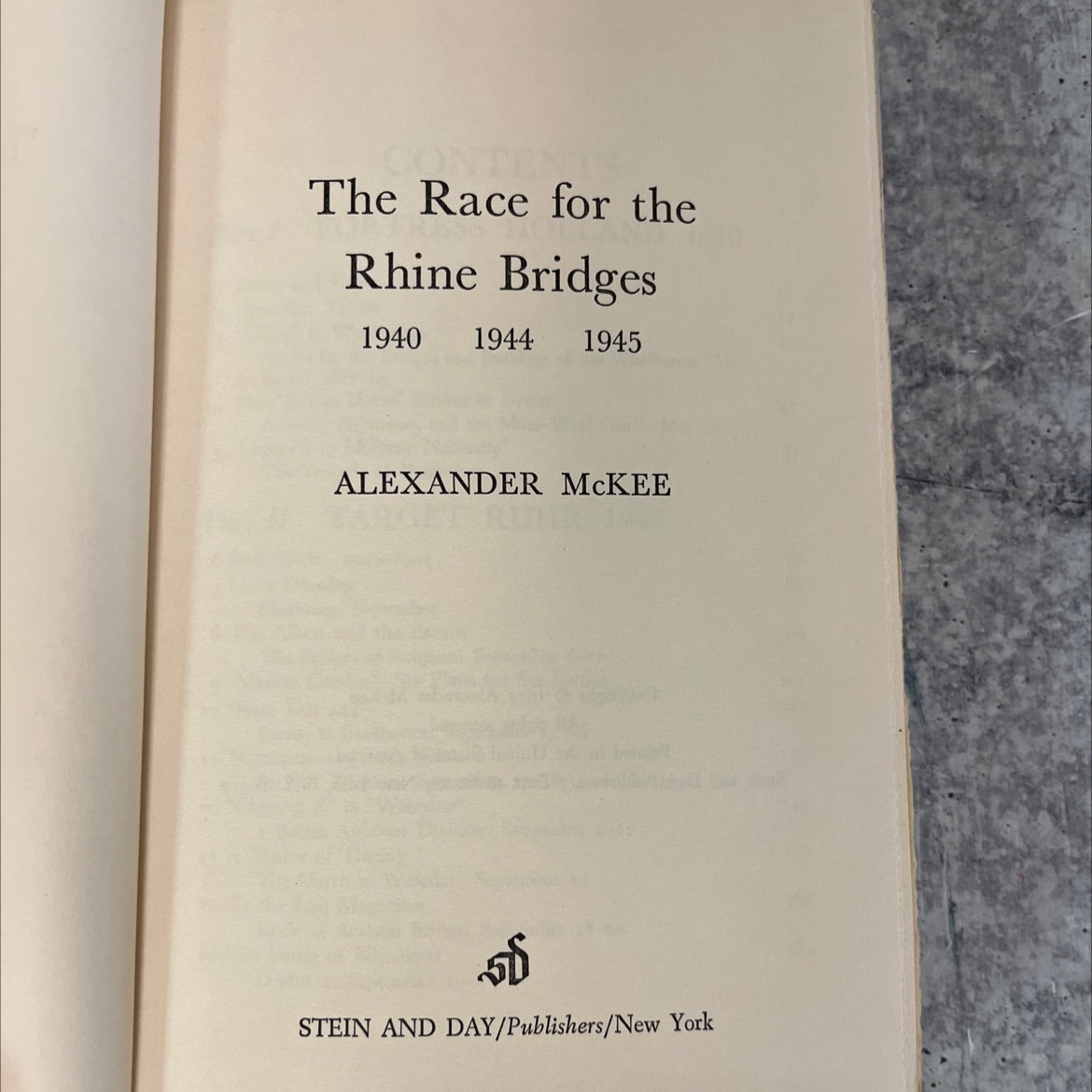 the race for the rhine bridges 1940 1944 1945 book, by alexander mckee, 1971 Hardcover, Vintage image 2
