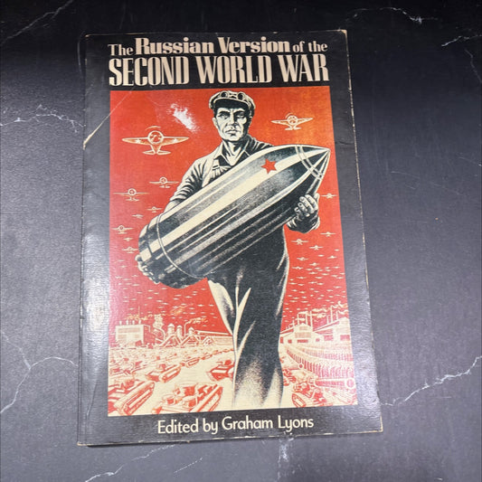 the russian version of the second world war book, by graham lyons, 1976 Paperback image 1