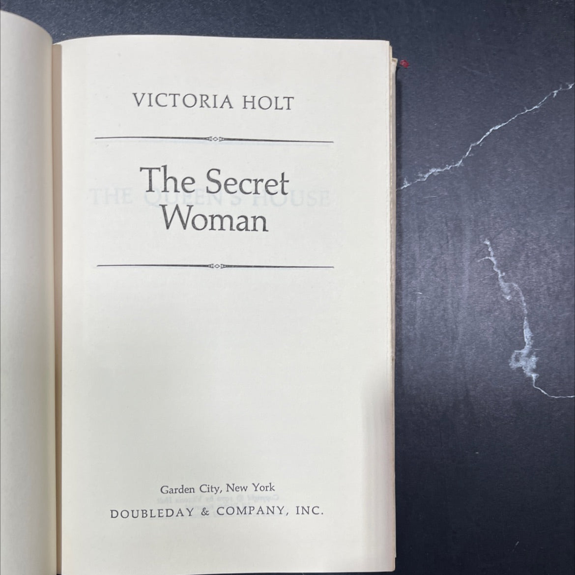 the secret woman book, by victoria holt, 1992 Hardcover image 2