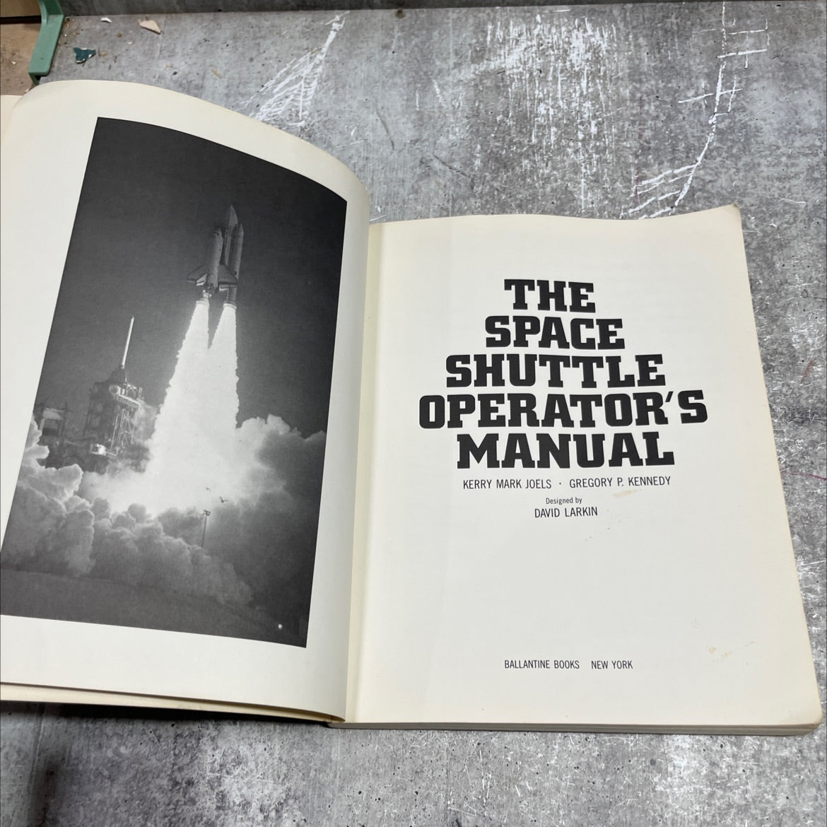 the space shuttle operator's manual book, by Kerry Mark Joels, Gregory P. Kennedy, 1982 Paperback image 2