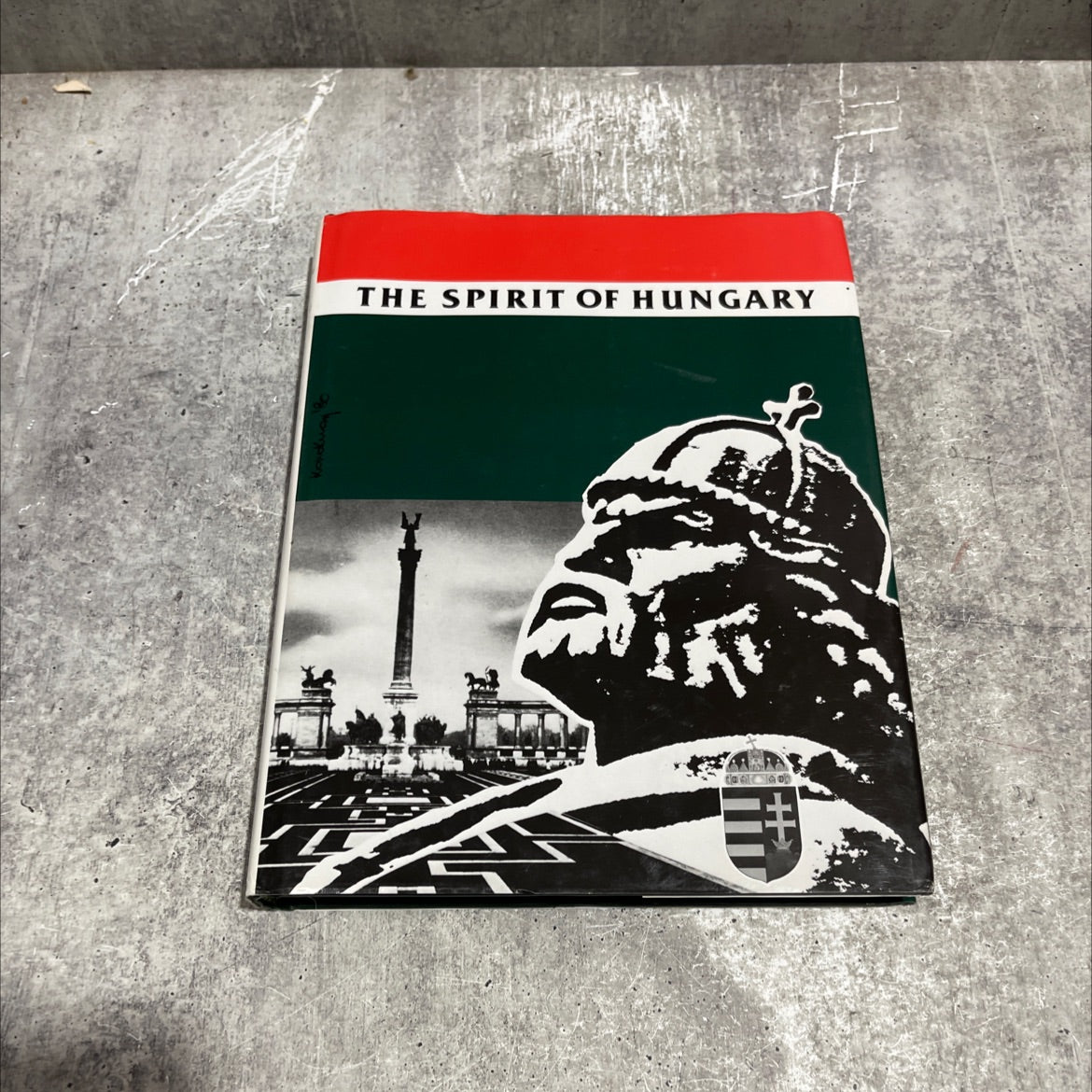 the spirit of hungary a panorama of hungarian history and culture book, by Stephen Sisa, 1995 Hardcover image 1