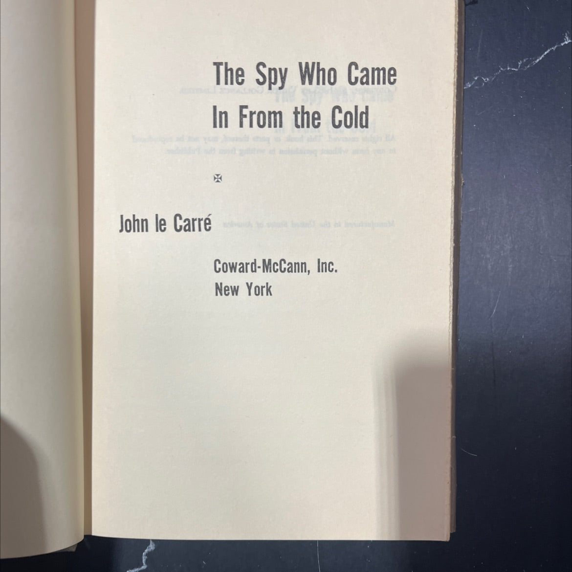 the spy who came in from the cold book, by John le Carré, 1963 Hardcover image 2