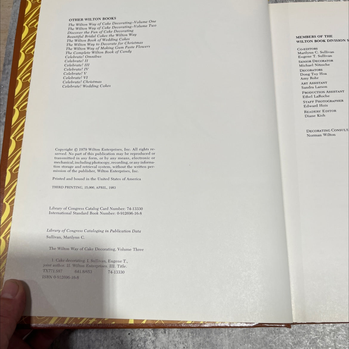 the wilton way of cake decorating volume three book, by eugene t. sullivan, marilynn c. sullivan, 1983 Hardcover image 3