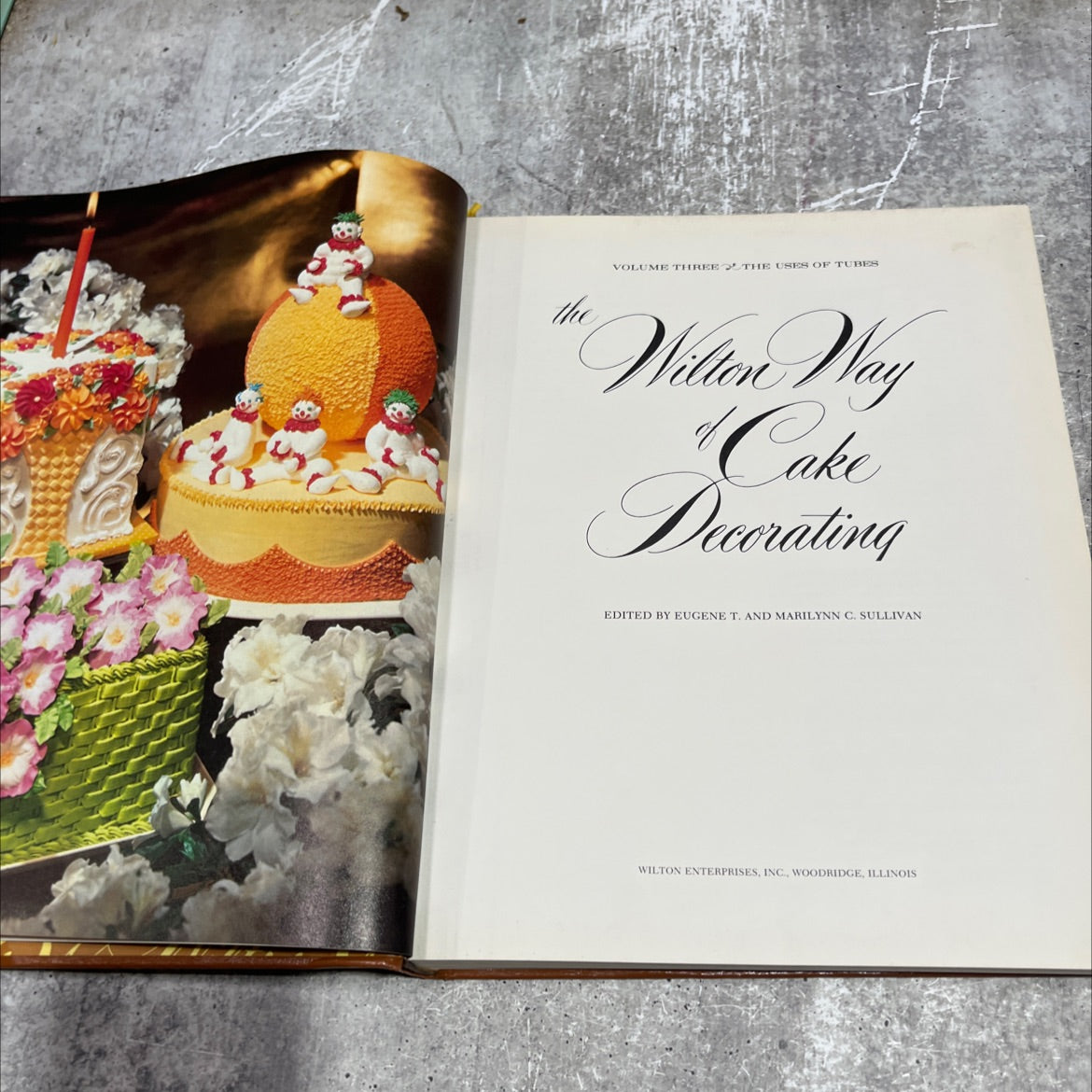 the wilton way of cake decorating volume three book, by eugene t. sullivan, marilynn c. sullivan, 1983 Hardcover image 2