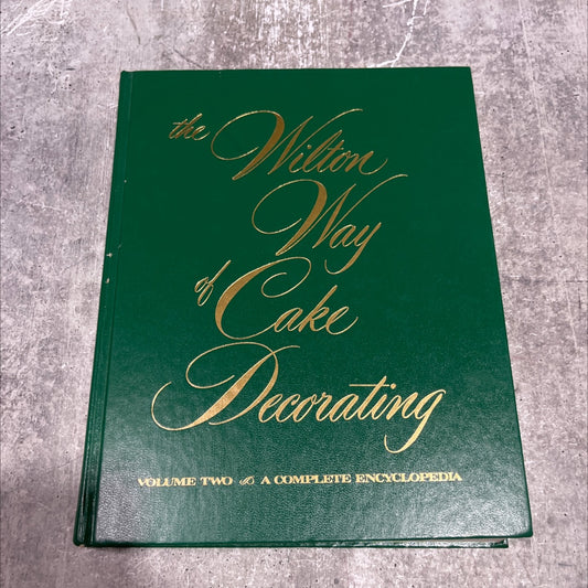 the wilton way of cake decorating volume two book, by eugene t. sullivan, marilynn c. sullivan, 1982 Hardcover image 1