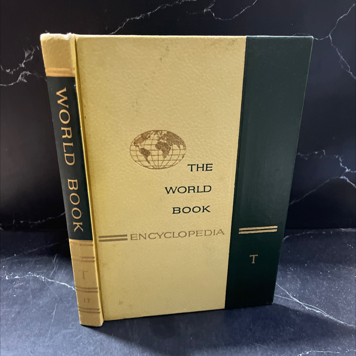 the world book encyclopedia volume 17 book, by field enterprises educational corporation, 1963 Hardcover image 1