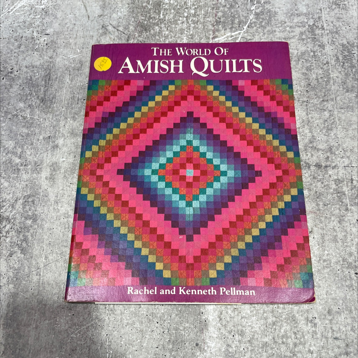 the world of amish quilts book, by rachel and kenneth pellman, 1984 Paperback image 1