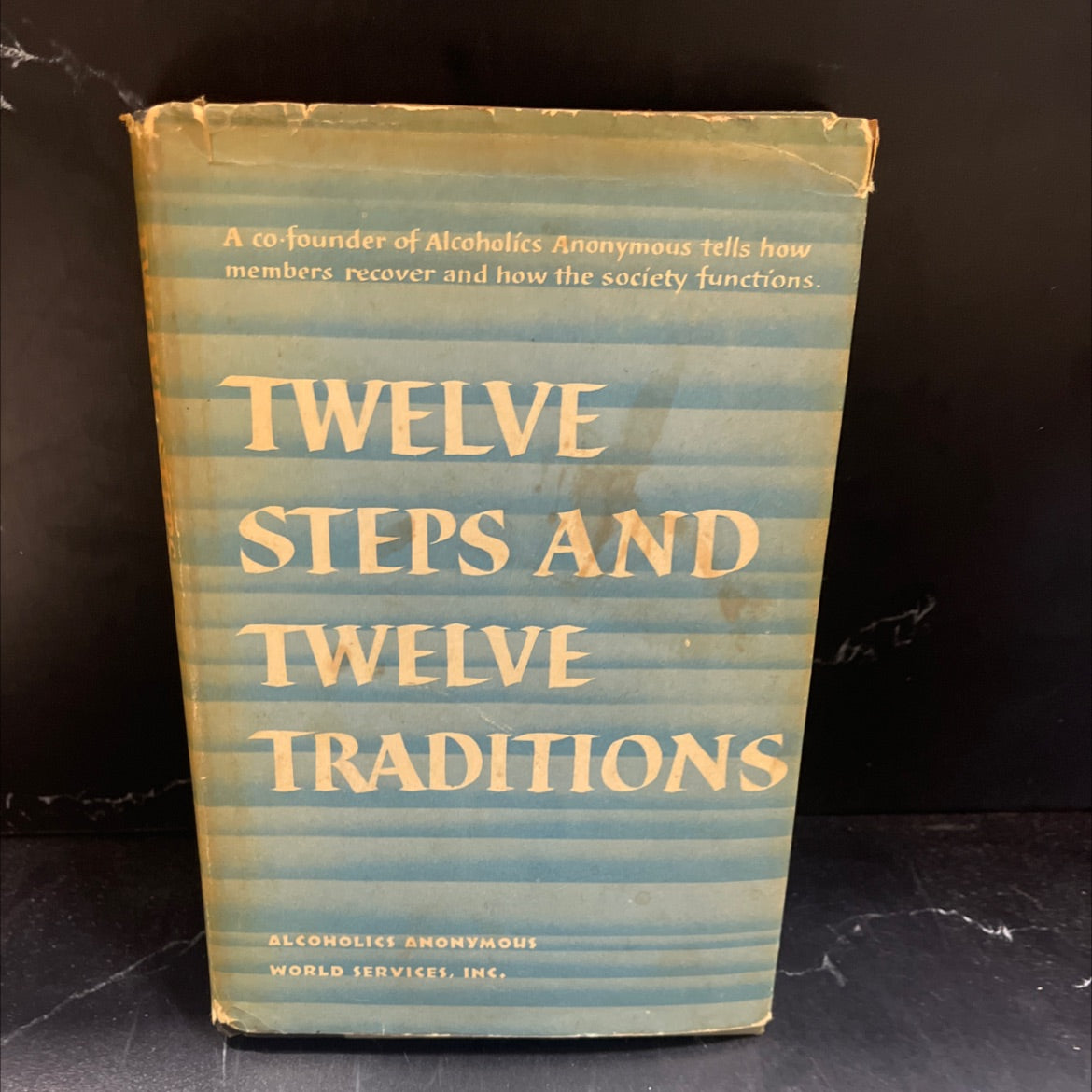 twelve steps and twelve traditions book, by Alcoholics Anonymous World Services, Inc., 1980 Hardcover image 1