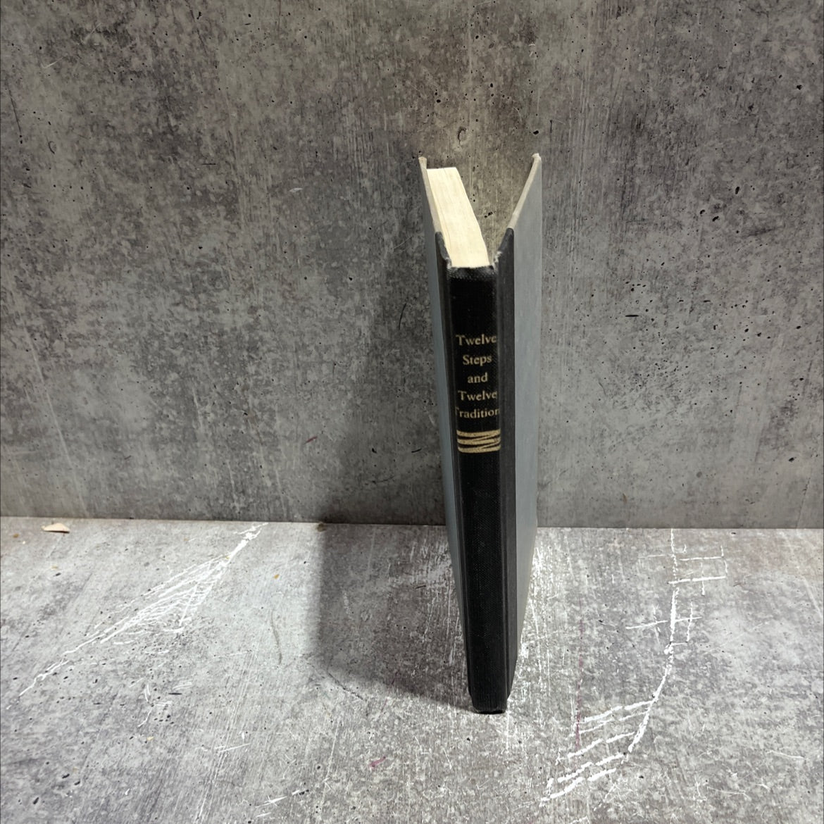 twelve steps and twelve traditions book, by Alcoholics Anonymous World Services, Inc., 1983 Hardcover image 4