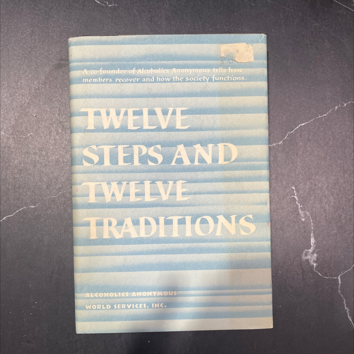 twelve steps and twelve traditions book, by Alcoholics Anonymous World Services, Inc., 1984 Hardcover image 1