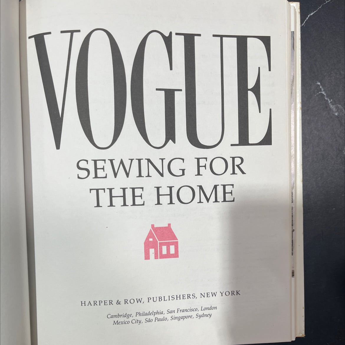 vogue sewing for the home book, by Butterick Company, Inc., 1986 Hardcover image 2