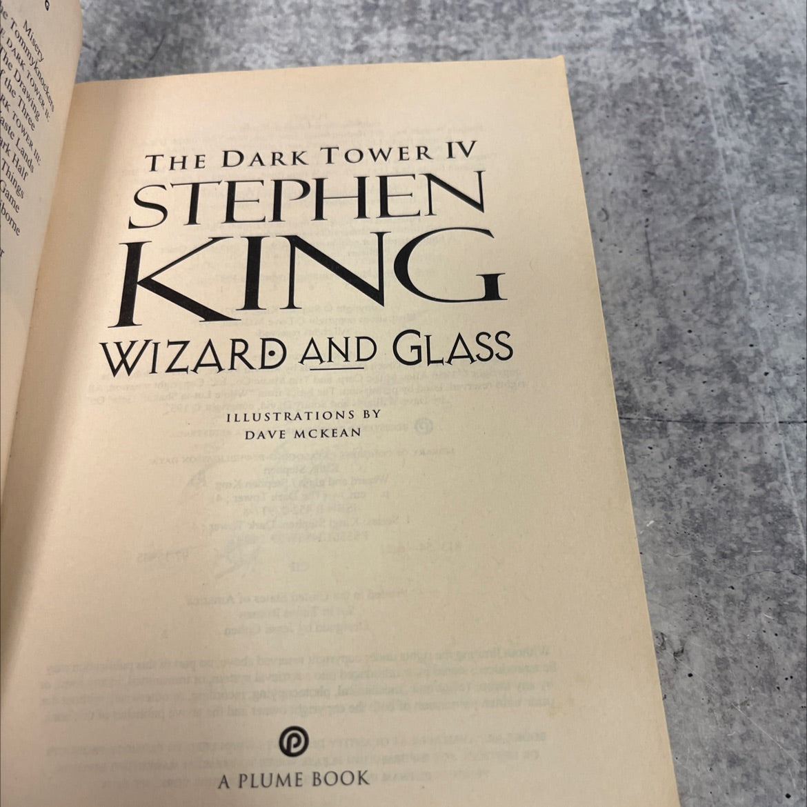wizard and glass book, by Stephen King, 1997 Paperback image 2